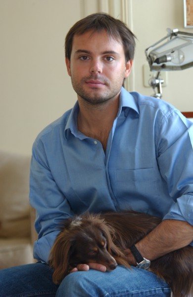 09/30/2002. Romain Sardou at Home, publishes his first novels "Pardonnez nos offenses".