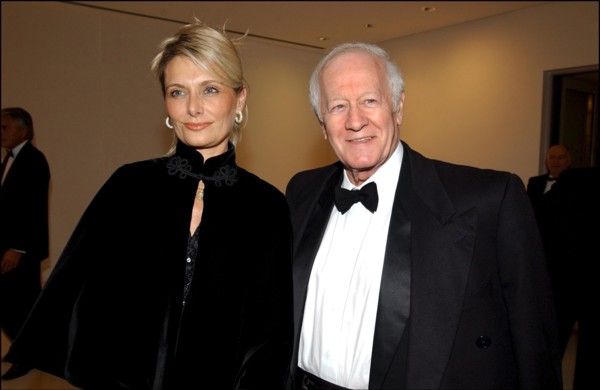 11/18/2002. Caroline Kennedy inaugurates the exhibition "Jackie Kennedy, les annees Maison Blanche" in Paris (30).