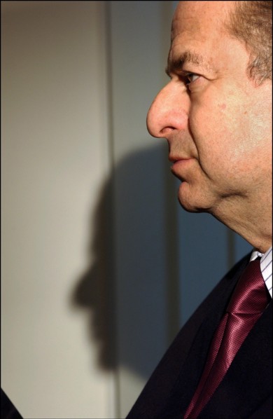 02/00/2003.  Close-up Paul-Loup Sulitzer.