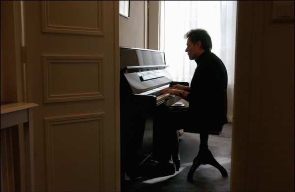 03/00/2003. Yves Simon, at home.