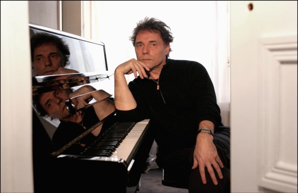 03/00/2003. Yves Simon, at home.