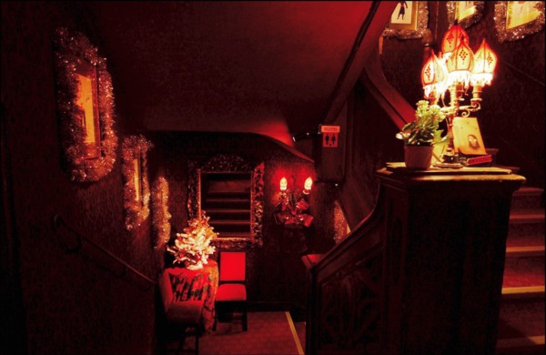 12/00/2003. The "Raspoutine" restaurant in Paris.