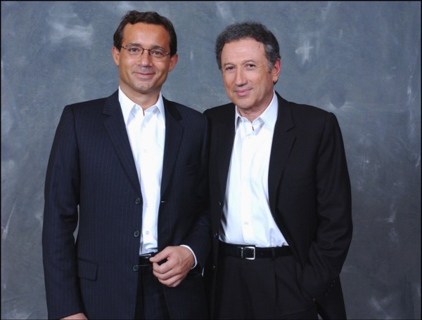 01/10/2004.  France's 50 favorite celebs star in Michel Drucker's TV show "Vos Francais de coeur"