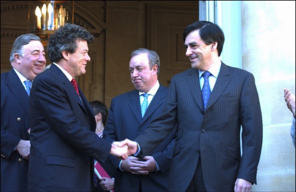 04/01/2004. Francois Fillon hands over his power to Jean-Louis Borloo new as Minister for Employment, Labor and Social Cohesion.