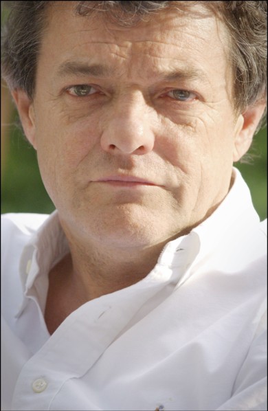 06/26/2004. EXCLUSIF. Jean-Louis Borloo, le ministre de l'Emploi, du Travail et de la Cohesion sociale travaillant, au ministere, sur le Plan de Cohesion sociale avant sa presentation en conseil des m...