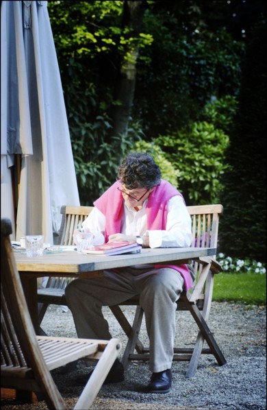 06/26/2004.  Jean-Louis Borloo, le ministre de l'Emploi, du Travail et de la Cohesion sociale travaillant, au ministere, sur le Plan de Cohesion sociale avant sa presentation en conseil des ministres ...