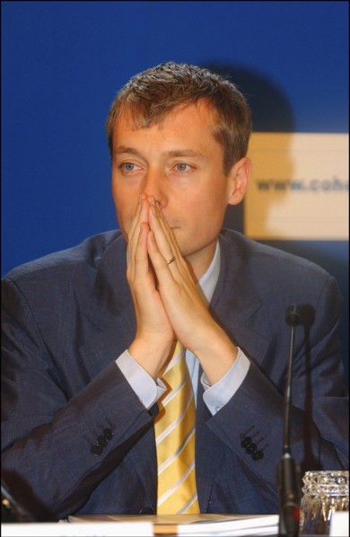 30/06/2004. Conference de presse de Jean-Louis Borloo, Ministre de l'Emploi, du Travail et de la Cohesion sociale, presentant le plan de cohesion sociale.