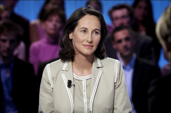 04/11/2006. Segolene Royal on Canal Plus talk show "Le Grand Journal."