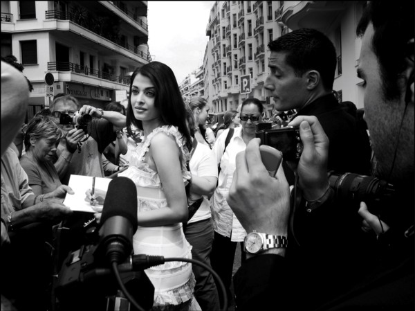 05/00/2006. Life in Cannes outside the Palais des Festivals.