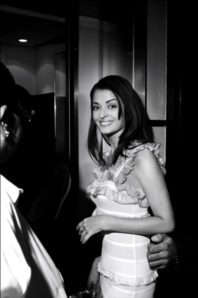 05/00/2006. Life in Cannes outside the Palais des Festivals.