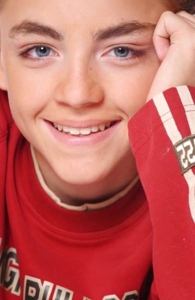 09/00/2002 - - Close Up French singer Jules.