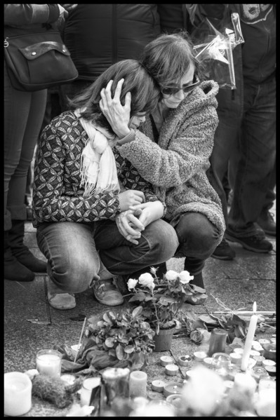 Hommage aux victimes des attentats du 13 novembre 2015 à Paris