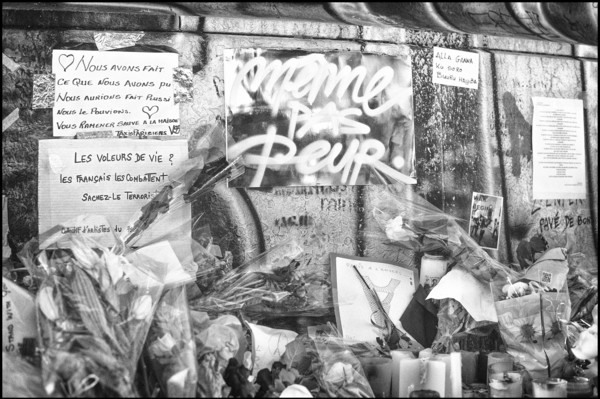 Hommage aux victimes des attentats du 13 novembre 2015 à Paris