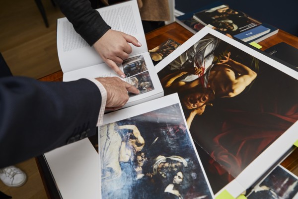 Exhibition in New York of a painting attributed to Caravaggio.