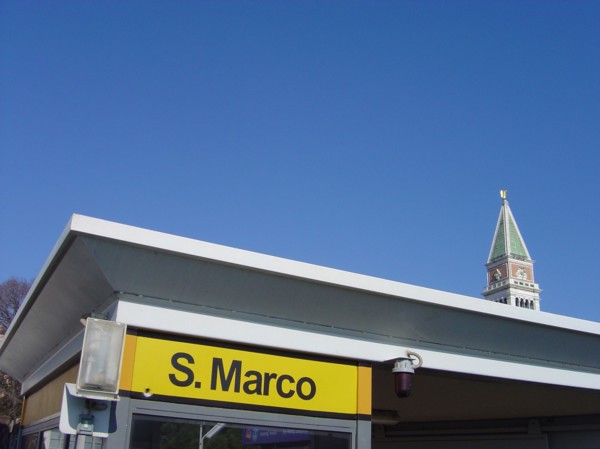 Arrêt du vaporetto San Marco à Venise
