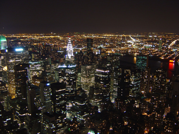 New-York (USA), Manhattan, Vue de nuit depuis l'Empire State Building (vers le Chrysler Building et