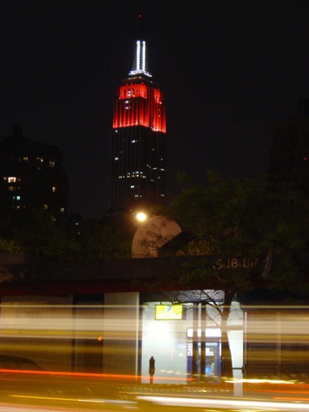 Vue de nuit de l'Empire State Building à New-York