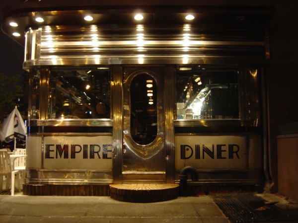 Le restaurant Art Déco Empire Diner de nuit à New-York