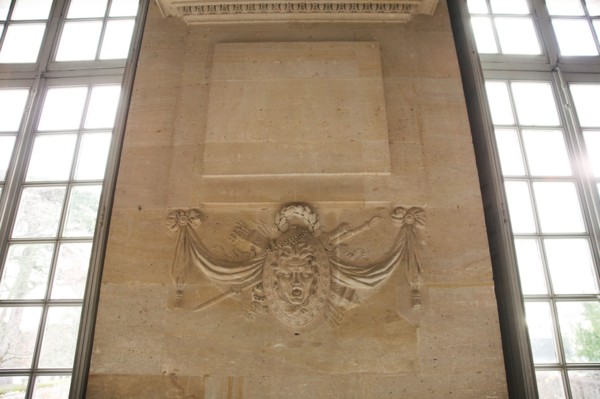 Versailles066 Château de Versailles, Petit Trianon, cage de l'Escalier d'honneur, bas-relief
