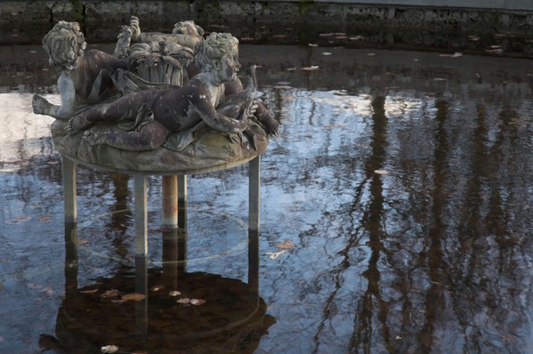 Versailles145 Château de Versailles, Petit Trianon, Jardin français, bassin aux statues d'enfants