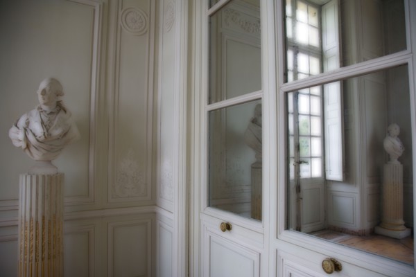 VersaillesChromo004 Château de Versailles, Petit Trianon, buste de Joseph II et miroirs