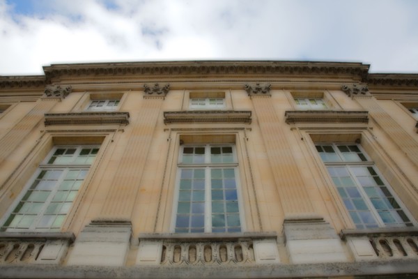 VersaillesChromo016 Château de Versailles, Petit Trianon, façade et fenêtres