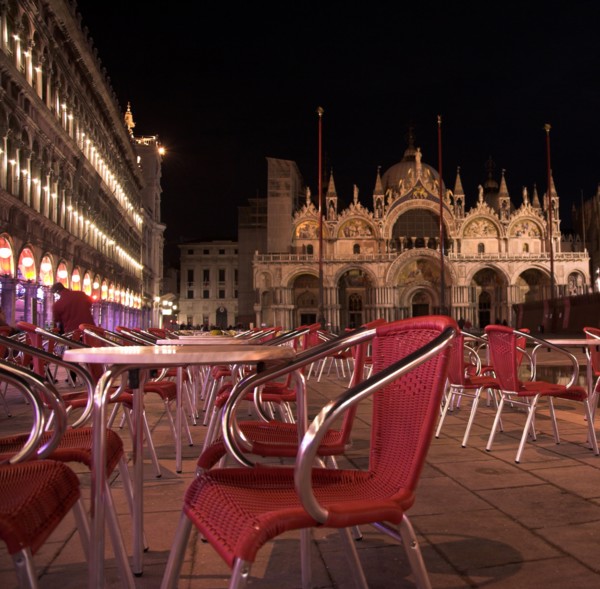 Venise 2008-2009. Nuit, Place Saint-Marc, Basilique Saint-Marc (San Marco), cafés