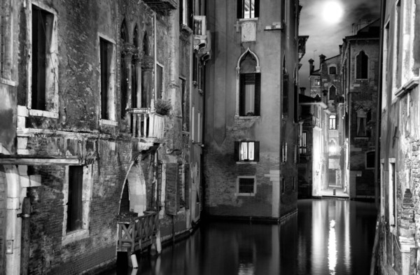 Venise 2008-2009. Nuit, rio, canal, palais, reflets, pleine lune