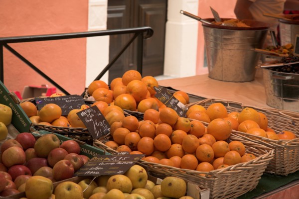 Provence725 Marché de Provence, pommes et oranges