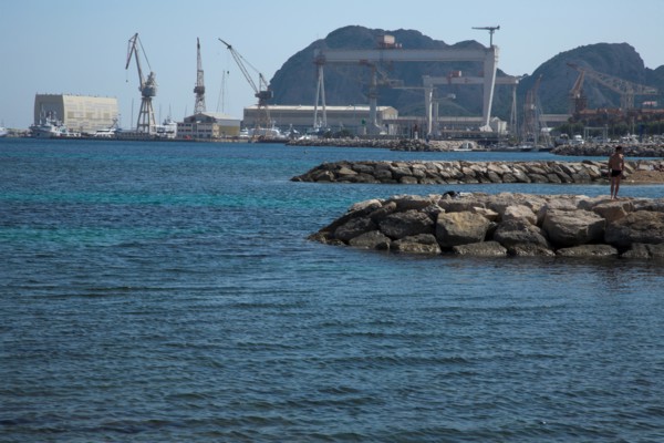 Provence767 La Ciotat, la baie et le rocher (Ile verte et Cap de l'Aigle), les chantiers navals