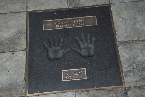 Sunset Boulevard, célébrités du film : Larry Flynt (mains)