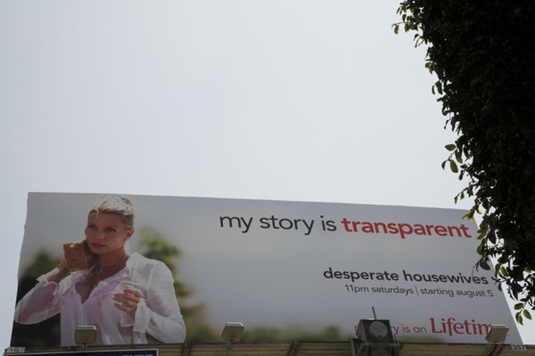 Panneau publicitaire "Desperate Housewives" série télévisée
