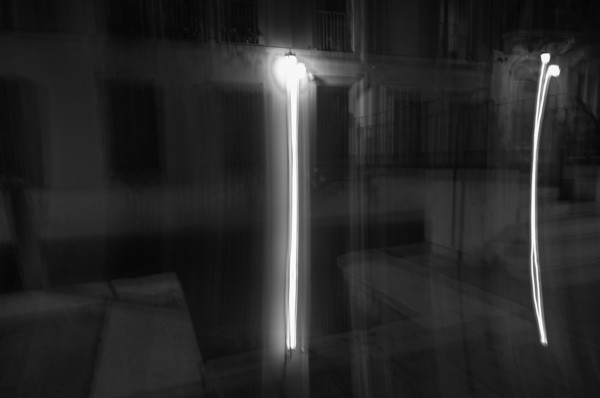 Vision nocturne, effet lumineux en noir et blanc
