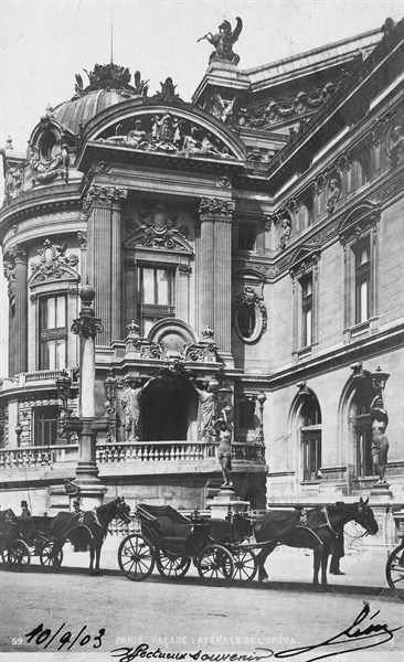 Façade latérale ouest de l'Opéra Garnier, en 1903
