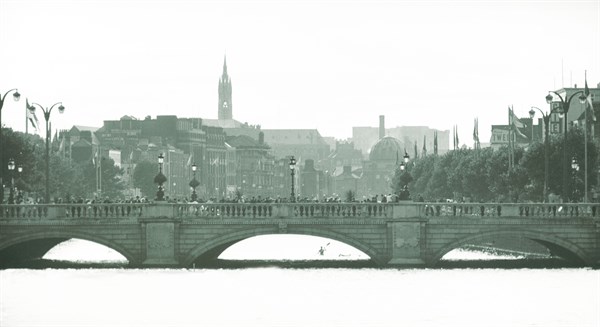 O’Connel Bridge and Liffey