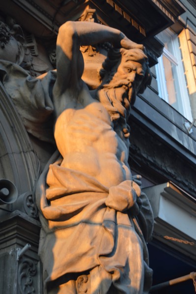 Détail architectural d'une façade d'immeuble à Budapest