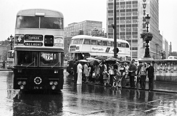Jour de pluie sur O'Connell Street à Dublin, Irlande.
1979
