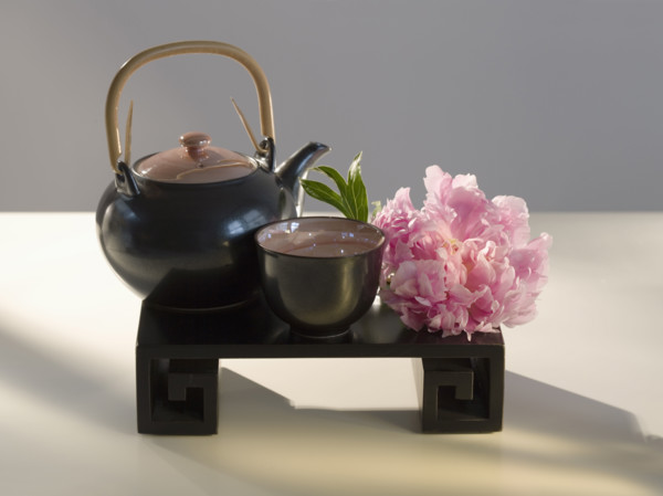Lacquer Japanese tea set and peony.