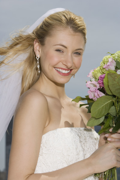 Bride holding bouquet of flowers.