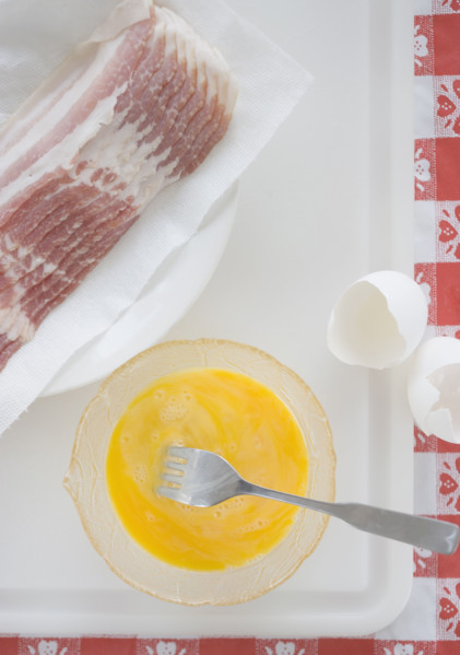 High angle view of raw bacon and eggs. Date : 2006