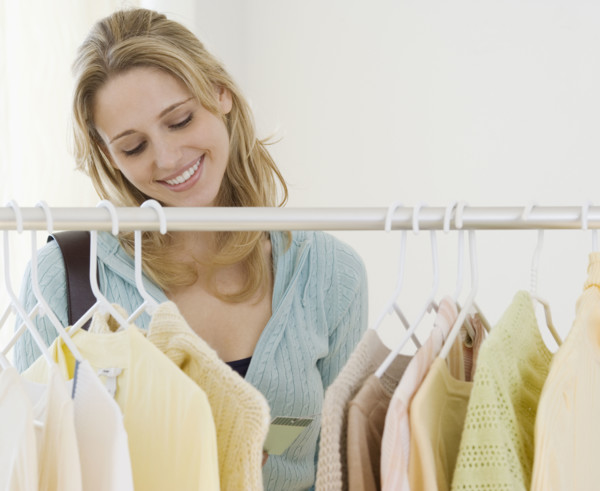 Woman shopping for clothing. Date : 2007