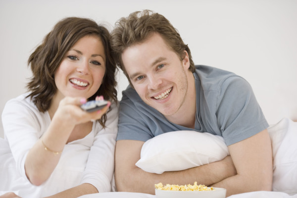 Couple watching television. Date : 2007