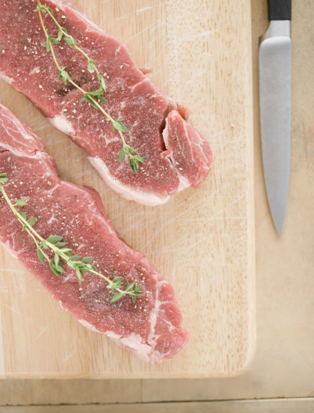 High angle view of meat and spices on cutting board. Date : 2006
