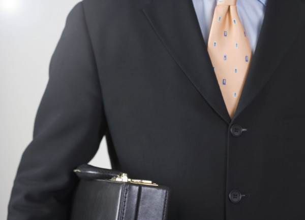 Businessman carrying a briefcase. Date : 2006