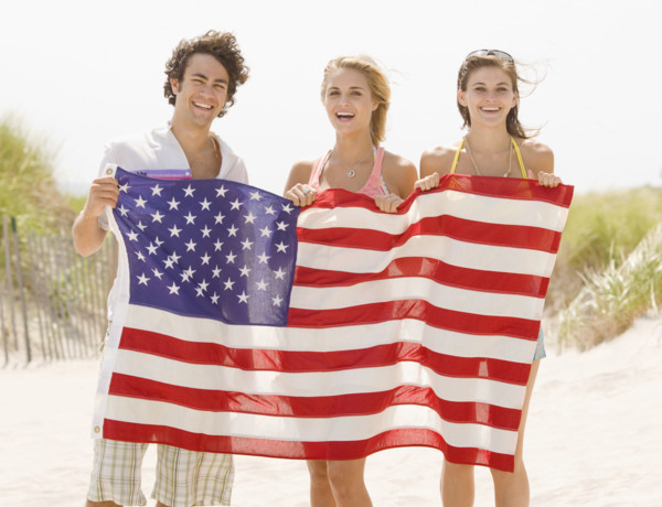 Friends holding American flag. Date : 2007