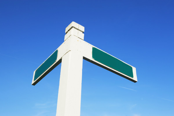 Blank street sign under blue sky. Date : 2007