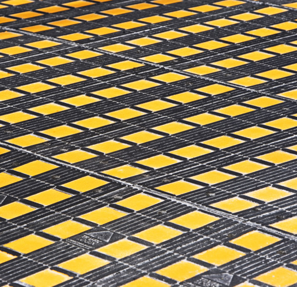 Full frame yellow and black checkerboard. Date : 2007