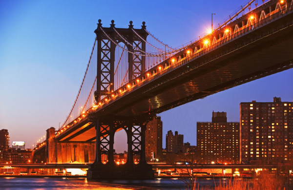 Manhattan bridge at night. Date : 2007