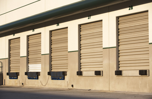 Row of closed loading docks. Date : 2007