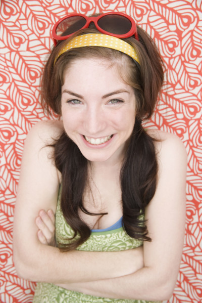 Portrait of woman with arms crossed. Date : 2007
